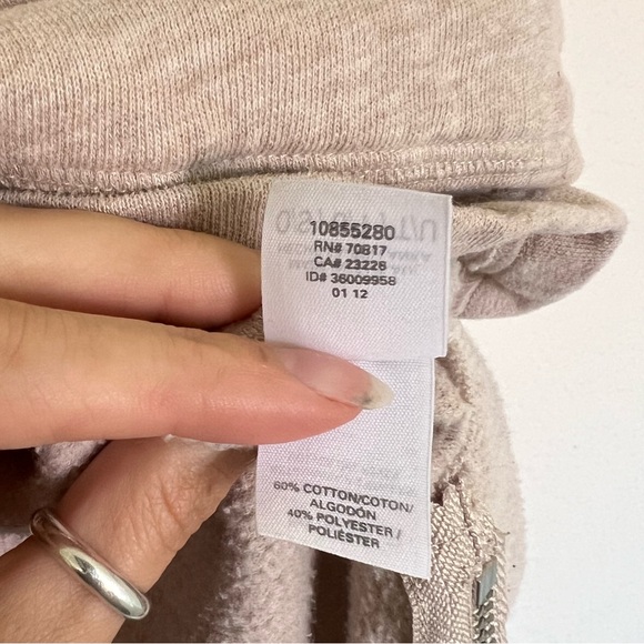 Victoria’s Secret Supermodel Poncho - Picture 8 of 9